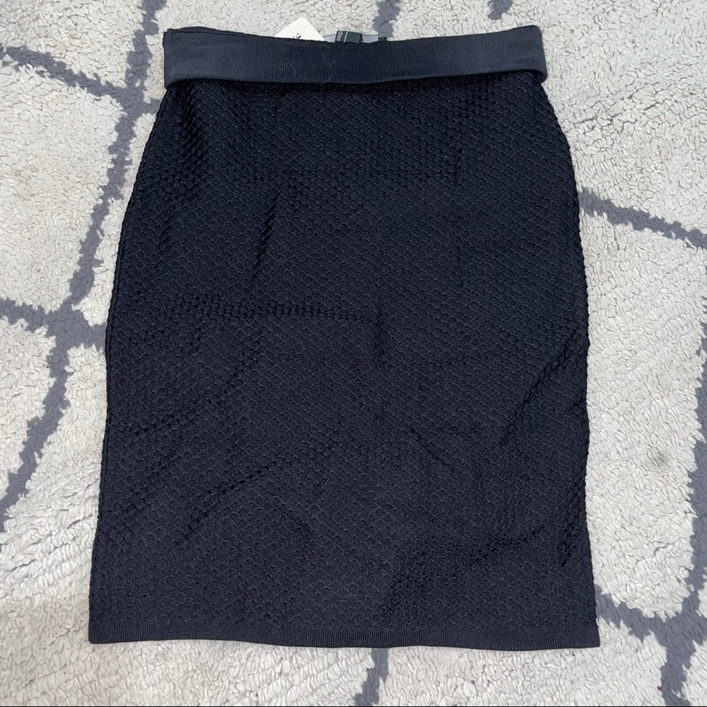 Black tight pattern skirt